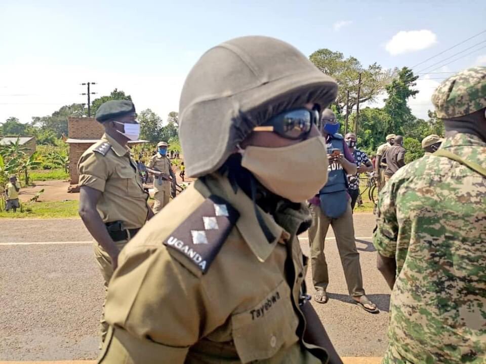kizzabesigye1's tweet photo. What Uganda’s “opposition” presidential candidates go thru to campaign is scary!

Patrick Amuriat Oboi is seen here at Nsono Trading Centre, Namayingo District, in a cloud of teargas- a daily affair along the campaign trail.

A bulletproof vest &amp; gas mask may become standard. https://t.co/2Pye5ThJq5
