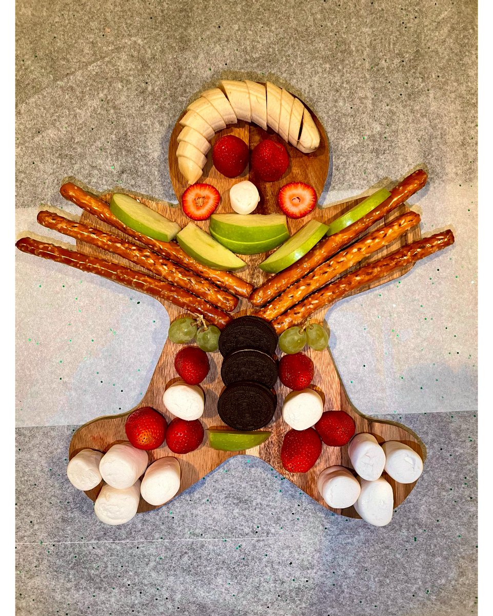 PlantCuterie's tweet photo. My #plantbased board of the night .. all #vegan #sweets #charcuterie https://t.co/nLvCnSwIhY