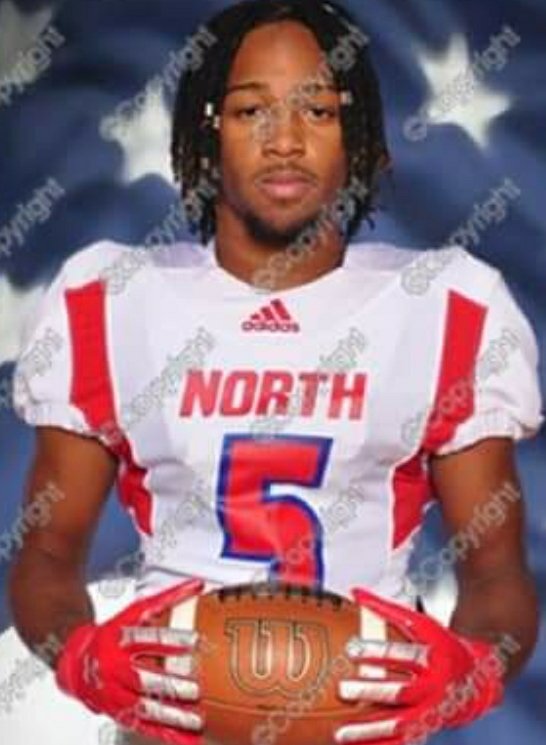 Ljsportstraini2's tweet photo. The ROOTS runs through their #BLOODLINE in this GREAT STATE OF TEXAS.....
LaVar 'TWO' Johnson (Sr), Xavier 'X-Man' Neal (Jr) &amp; LaVonte 'LA' Johnson (Fr Varsity Safety)
#ALREADY #DATPRESSURE 
@Teamjohnson21 
@RcsSports 
@djones8301 
@bigsloan32 
@KingHoopers 
@CEKing_Football https://t.co/dgyHWIYIKs