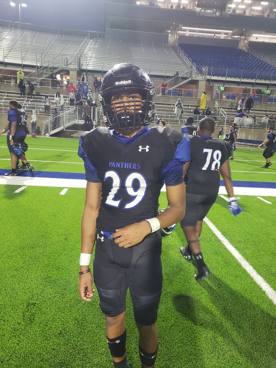Ljsportstraini2's tweet photo. The ROOTS runs through their #BLOODLINE in this GREAT STATE OF TEXAS.....
LaVar 'TWO' Johnson (Sr), Xavier 'X-Man' Neal (Jr) &amp; LaVonte 'LA' Johnson (Fr Varsity Safety)
#ALREADY #DATPRESSURE 
@Teamjohnson21 
@RcsSports 
@djones8301 
@bigsloan32 
@KingHoopers 
@CEKing_Football https://t.co/dgyHWIYIKs