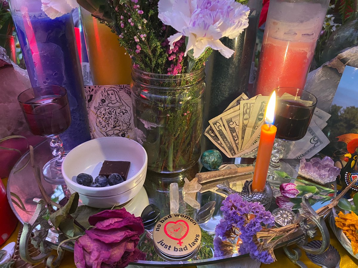 _theredumbrella's tweet photo. Today, December 17th is the International Day to End Violence Against Sex Workers. Initially started as a vigil memorial for the victims of the green river killer in Seattle Washington in 2003, we annually spend this day celebrating the lives of sex workers lost to violence (1/12 https://t.co/lL8xmujOgr
