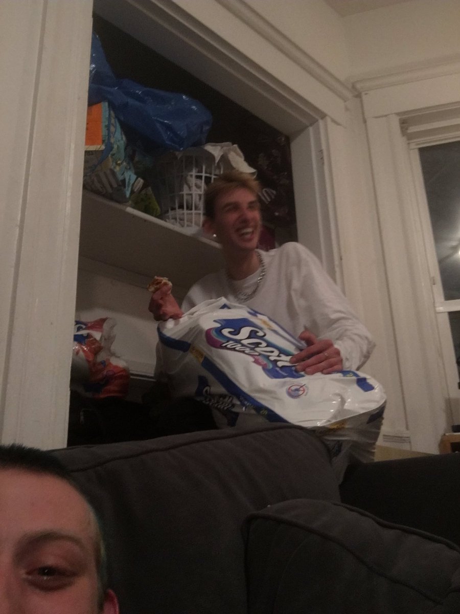 MatPlural's tweet image. Nicky laughed so hard he got in the shelf