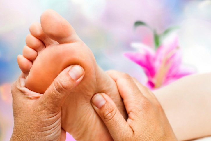 Pamper your feet: Reflexology involves gentle stimulation of acupressure points in the feet that have a direct connection to the various organs and glands in the body. 
🔸bloomorganicspa.ca/body-treatment…
🔸Tel. (905) 464-4429🔸
#Oakville 
#reflexology 
#BloomOrganicSpa #spa #oakvillespa