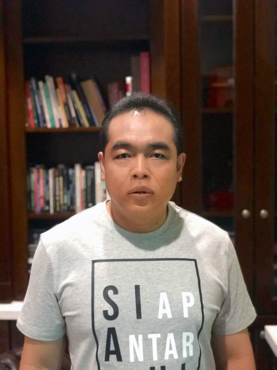 daratista_inul's tweet photo. Sosok suami inul daratista tanpa kumis sekarang,😭😭😭🙄🤔🤭 https://t.co/Z3zEEmMO3t