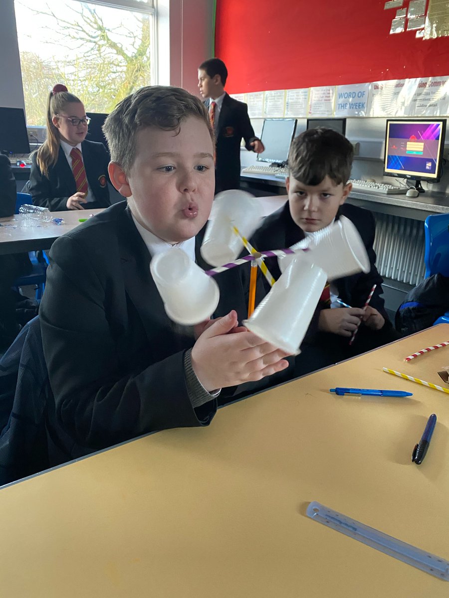 SmithillsSchool's tweet image. ＧＥＯＧＲＡＰＨＹ 🌎

Today year 7 were making weather instruments for their last lesson, rain gages and anemometers! 

Here are some of our best!

#geography #raingages #weatherinstruments #smithillsschool #SuccessForAll