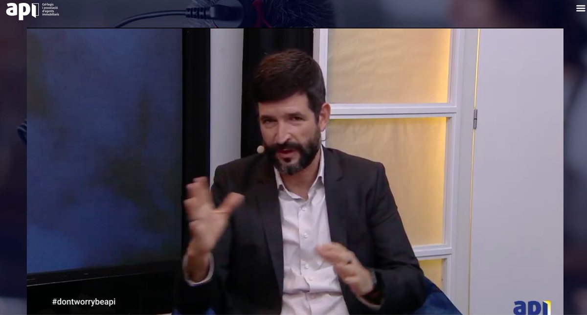 javiervelilla's tweet image. Justo ahora hay alrededor de 600 agentes inmobiliarios compartiendo contenidos de valor en un magazine televisivo con las etiquetas #inmoscopia2020 #dontworrybeapi #apitv A mí me ha tocado conversar un rato sobre #branding y ha sido fabuloso. Gracias por la confianza.