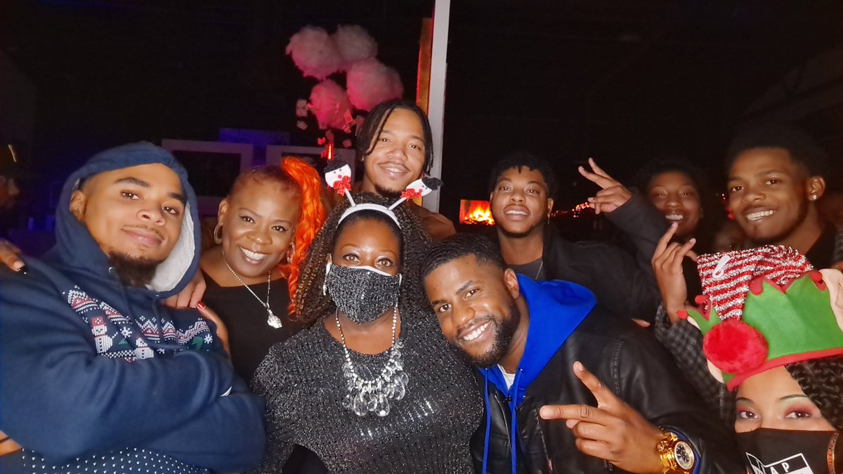 joknows98's tweet photo. @EscapeTheTrap_ #Acting #Troupe Family plus, some other folks! Merry #Christmas🎄Happy #Holidays #SeasonsGreetings Happy #Kwanzaa @trapmusicmuseum #JoAnnaLorene #AtlantaActor #LAActor #NYActor #MemphisActor #TrapMusicMuseum #EscapeTheTrapATL https://t.co/dnjHE2ACn0