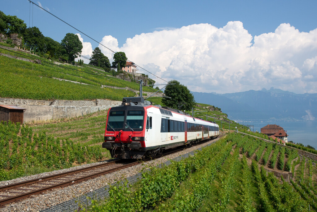 theclugproject's tweet photo. 🚆🛰️[TESTING AND EVALUATING] Test trains are essential to the success of the #CLUGProject. They will result in the creation of a reference data set. The first test train is being performed in Switzerland by @RailService  Domino model. Want to know how? https://t.co/koe9OuaCyH https://t.co/i1PW3bfCyN