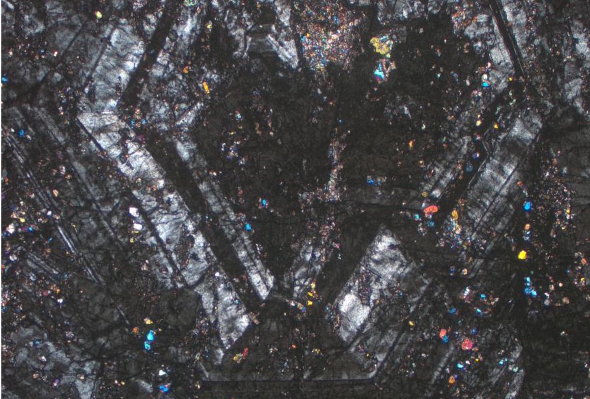 BurischMathias's tweet photo. Anisotropic grandite garnet related to the Globenstein #tungsten-#skarn, #Erzgebirge, 🇩🇪. FOV ~4mm. #ThinSectionThursday 
Want to learn more about the PhD project behind?
👇
https://t.co/IeO1AIHTFB https://t.co/WvBRnYjvJy