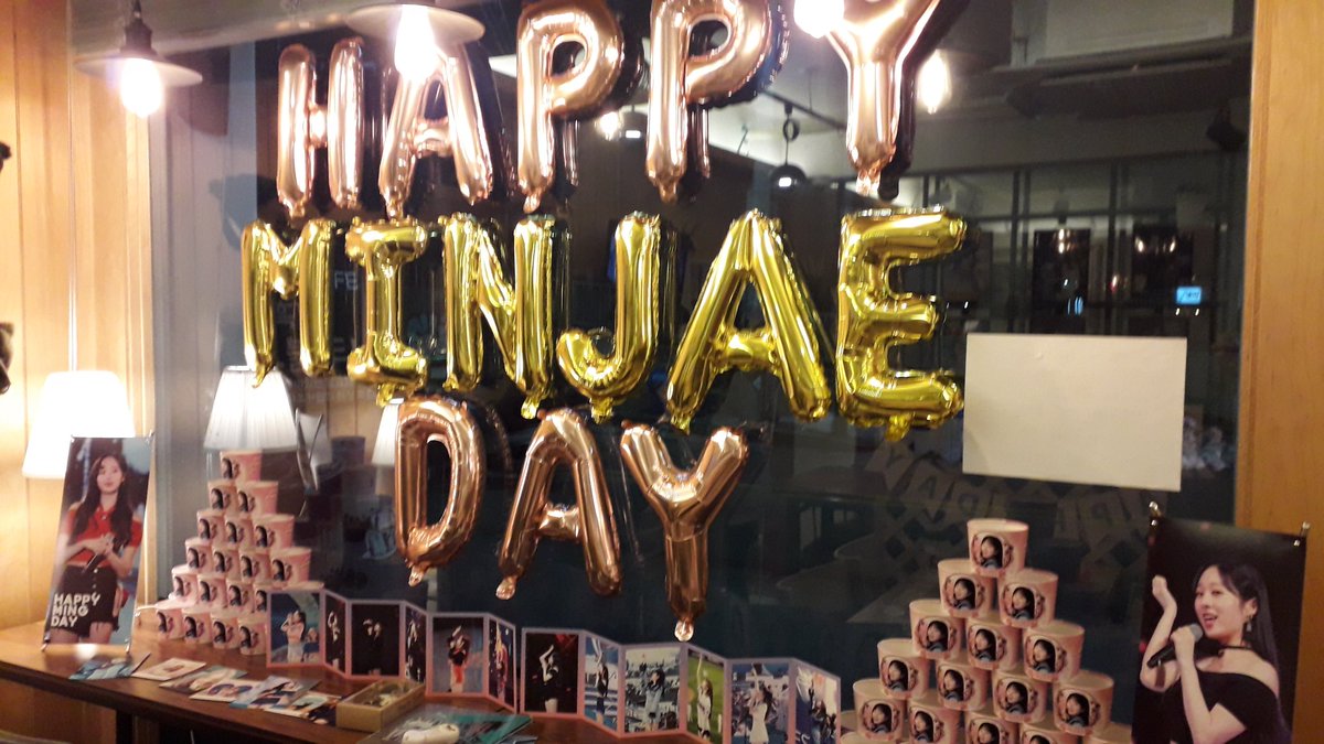 commacafe2020's tweet photo. ☆Happy MinJae Day☆

소나무의 메인보컬인 "민재양"의 
27번째 생일을 축하하기 위해
"홍대 콤마카페"에서 컵홀더 이벤트를 진행합니다^^

위치 : 서울시 마포구 와우산로 169

기간 :20.12.18(금)~12.19(토)
        AM 11:00~PM 9:00

#HAPPY_MINJAE_DAY
#소나무 #SONAMOO #성민재 #민재
#컵홀더 https://t.co/XZ7h0ADime