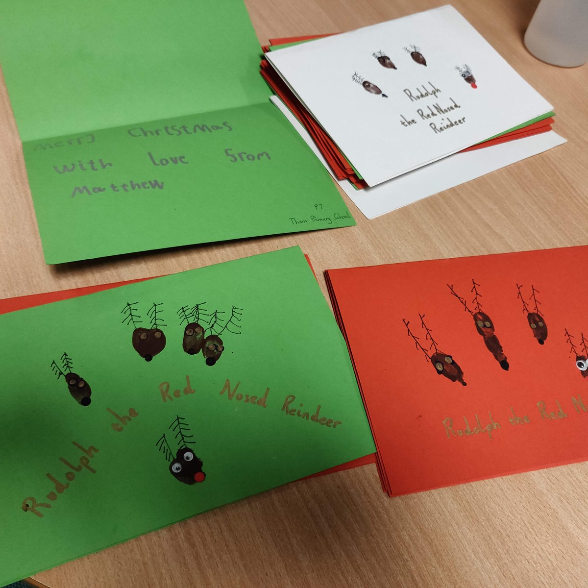 These amazing Christmas cards have been made by P2 pupils from <a href="/ThornPriSch/">Thorn Primary School</a> They are on their way to local <a href="/FoodTrainScot/">Food Train</a> members in Johnstone and Elderslie today. #KeepKindnessAliveThisChristmas #kindness