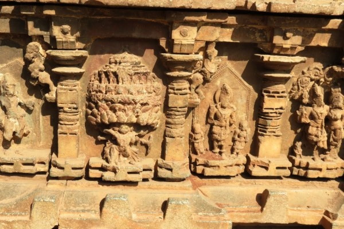 Door frames are decorated with carvings of jambs and architraves(main beam resting across the tops of columns). Architraves have the depiction of deities. Here, one can notice standing figures of Brahma, Vishnu and Shiva.(4)
