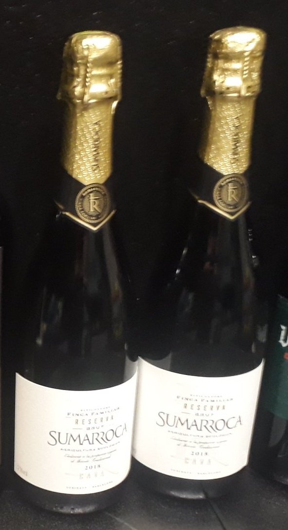 bertupuigvertf1's tweet photo. Si el rei #emerit mort abans de #nadal hauré de comprar un altre ampolla de cava.
Merda que l' oferta és per dues ampolles, que hi farem😁😁 https://t.co/PkIyxLgHfl