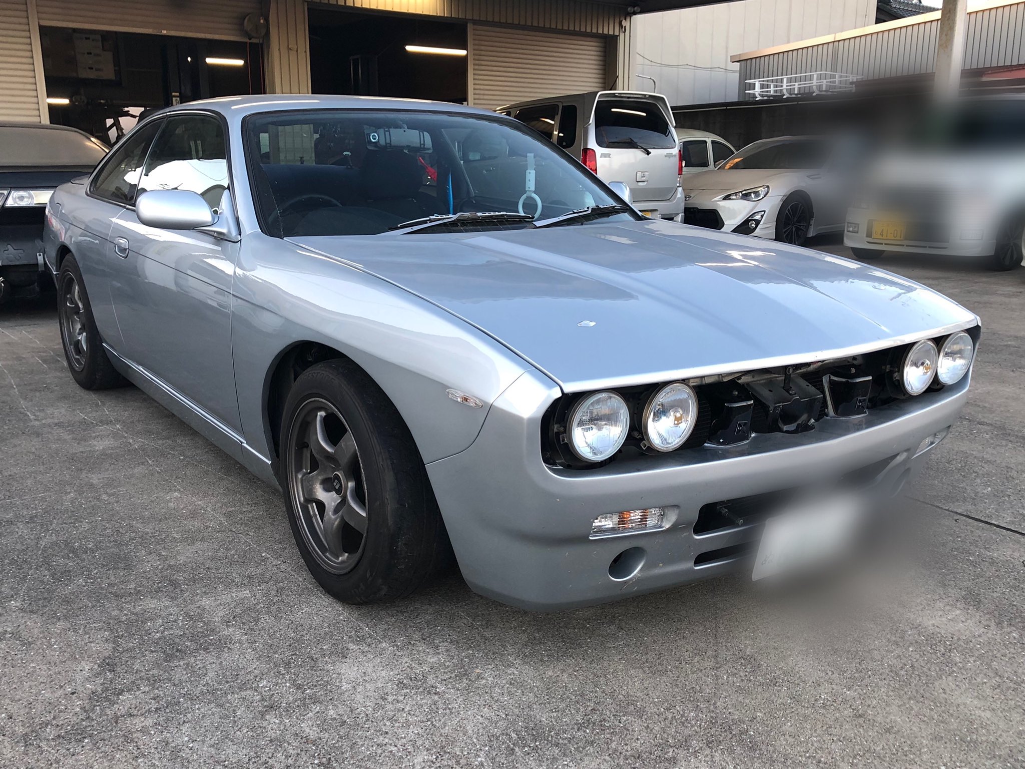 Str ワカイエンジニアリング ロケットバニーを取り付け さらに オーバーフェンダーレスに加工した車の車検 一発合格 改造車の 車検もお任せ下さい T Co Qtdnwsq96o ロケットバニー Nissan Silvia S14 Frp加工 車検 改造車 チューニング