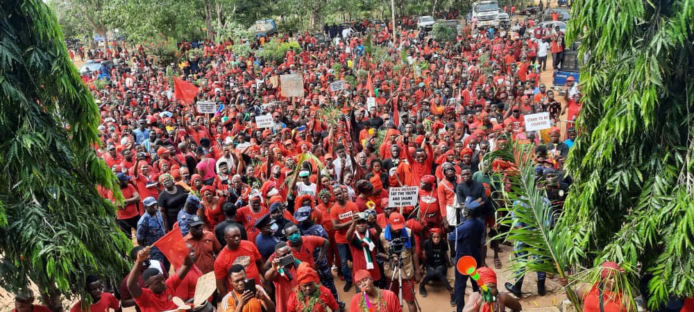 Serwaa_Amihere's tweet photo. In the volta region, thousands of NDC supporters in the Ketu South constituency took to the street to protest against the Jean Mensah led Electoral Commission over what they call a flawed election that led to the declaration of President Akufo -Addo as President elect. https://t.co/s1q5WA7ag5