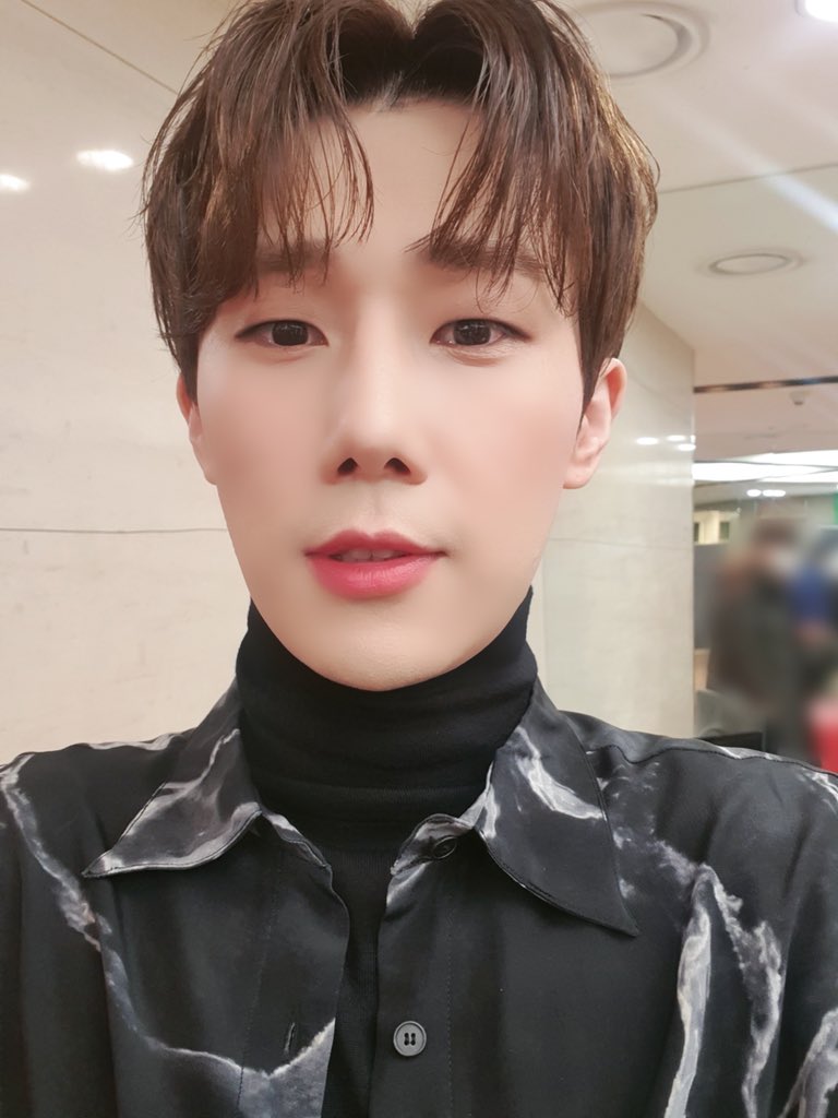 [📸] 20.12.17 #엠카운트다운❣️

✨명.불.허.전. 김성규✨
Room 무대와 함께 I'm Cold 무대까지
컴백 스테이지 완벽하게 완료👍
완벽한 컴백무대 890428번 다시보기📺💛

#INFINITE #인피니트
#Kim_Sung_Kyu #김성규
#INSIDE_ME #Im_Cold #Room