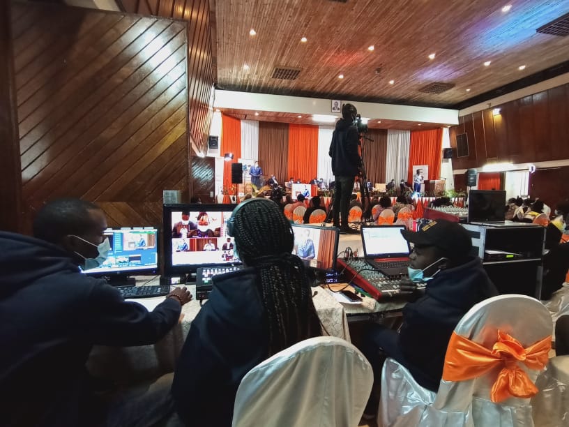 CoELIB_Egerton's tweet photo. CoELIB Media at the 45th @KenyaUtalii Graduation Ceremony.
We continue to spur excellence in journalism through high quality professional reporting.
#UtaliiGraduation #Utalii45thGraduation #graduation #hospitality #tourism https://t.co/cSHLQf7Jmy