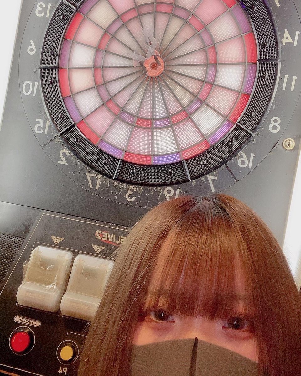 Darts Dining Freestyle ダーツ女子 今日 最初の出勤はあみかです アップ中にハットもでて準備万端 と思いきや それ以降はw 本日もみなさんのご来店お待ちしてまーす モデル 自撮り セルフィー ダーツ 福岡女子 博多弁 福岡旅行