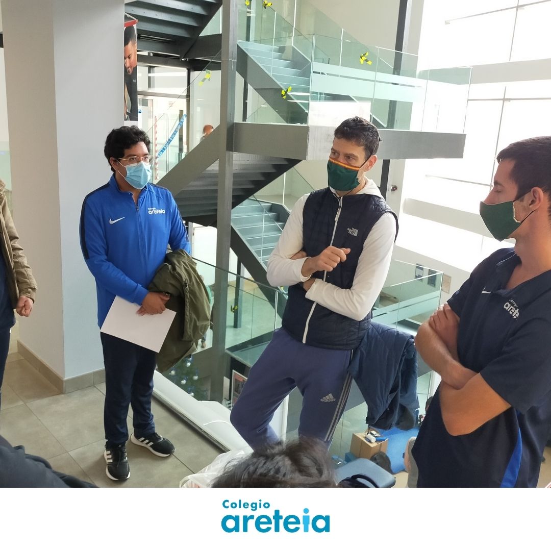 Colegio_Areteia's tweet photo. 1º de #FPTSEAS acude a ver a LEB PLAZA de @CBZentro, allí han hablado con su entrenador, Alonso Madariaga, y su preparador físico.
Gracias a ambos, a @FernandoReborio y al equipo de @CBZentro por su compromiso con la formación y su la amistad. https://t.co/Bcm4v45mSH