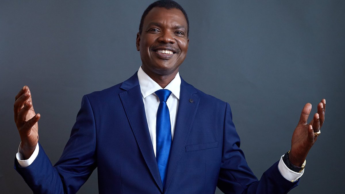 KamounMahamat's tweet photo. Quelle que soit la durée de la nuit, le soleil finit toujours par se lever. Soyez confiant : un nouveau jour arrive pour la #Centrafrique. #KamounPresident #NumerCinq https://t.co/c58I1AQClm