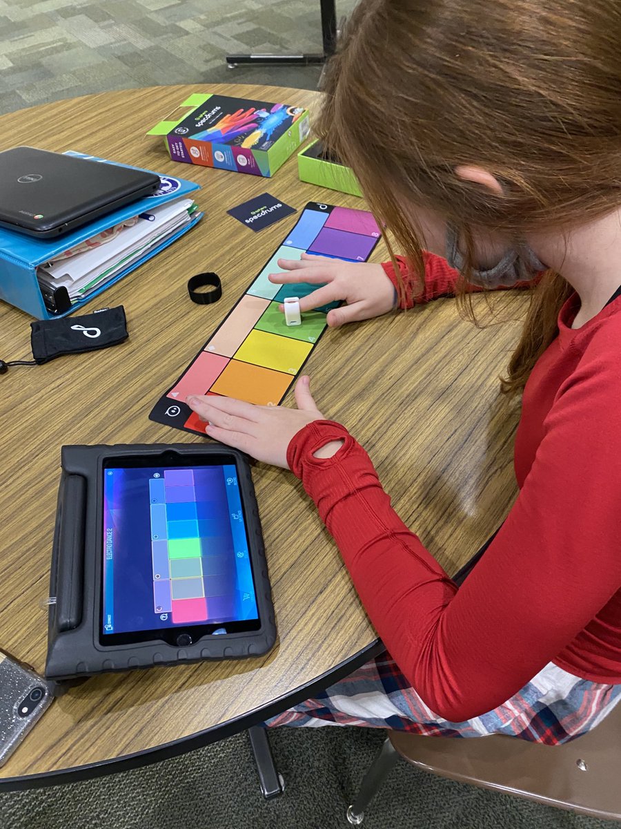HtmsLibrary's tweet photo. #Buildabetterbook Ss are enjoying learning how to use our new @specdrums_ - laying the groundwork for creating new accessible learning materials for our VI Ss next semester! These experiences were made possible through a grant from @buildbetterbook & the @NSF. #thankful https://t.co/SfulIPm392