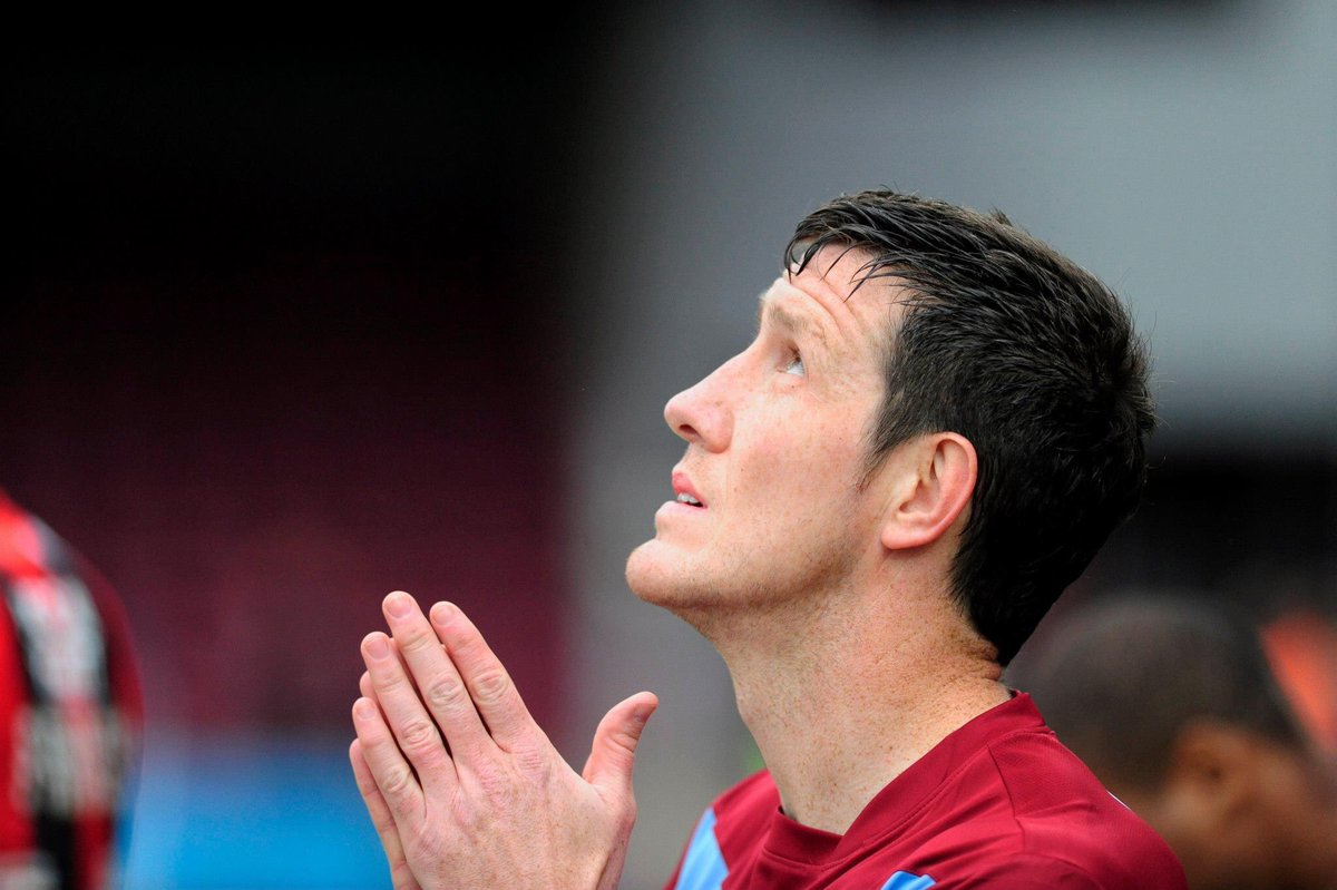 Just been looking through old pics I took at  @SUFCOfficial and thought I’d make a little thread of some of my favourite stuff.have a look and give it a RT Nowhere better to start than a true legend in  @cliff_byrne