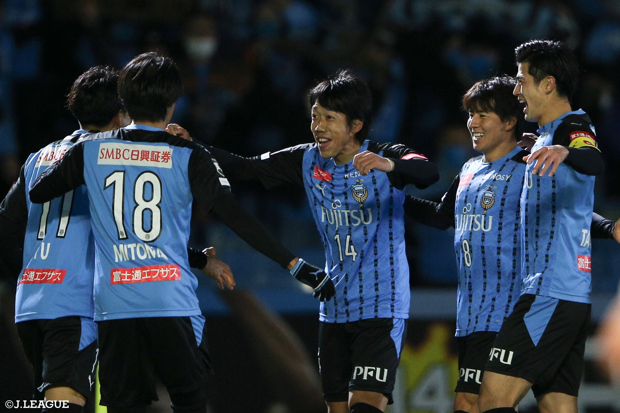 jリーグ One Four Kengo 等々力陸上競技場での リーグ戦ラストマッチを終えた 中村憲剛 選手の様子をお届け 90分フル出場した中村選手 最後まで笑顔で振る舞います Frontale Staff Kengo 川崎フロンターレ jリーグ T