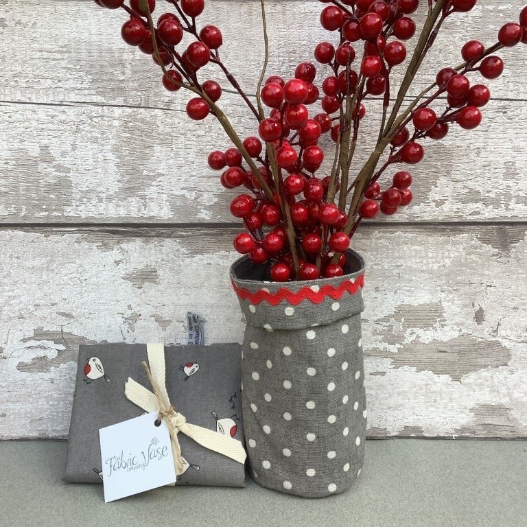 fabricvase's tweet photo. A couple of Christmas Robins by The Fabric Vase Company
Last orders I think for Christmas
https://t.co/0qV07bMYDY
#Earlybiz #Christmas2020 #festivetable #tbch https://t.co/glHscwt7Ea