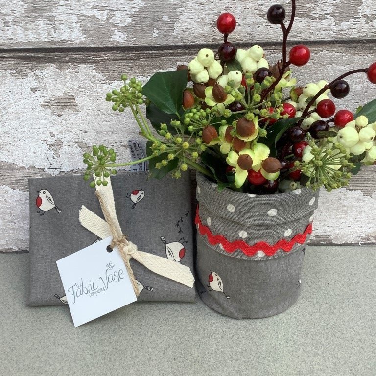 fabricvase's tweet photo. A couple of Christmas Robins by The Fabric Vase Company
Last orders I think for Christmas
https://t.co/0qV07bMYDY
#Earlybiz #Christmas2020 #festivetable #tbch https://t.co/glHscwt7Ea