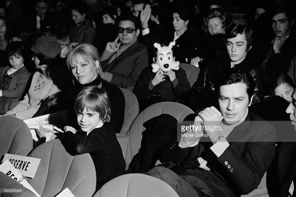 Alain Delon and his wife Nathalie Barthélemy with their son Anthony at the premiere of the film "Tintin et le temple du soleil" (17 December 1969).I love the watchful Snowy sitting in the next row  #Tintin  #Belvision  #AlainDelon http://www.gettyimages.es/detail/fotografía-de-noticias/french-actor-alain-delon-with-his-wife-actress-fotografía-de-noticias/600002920#french-actor-alain-delon-with-his-wife-actress-nathalie-delon-and-picture-id600002920?esource=social_TW_gallery 