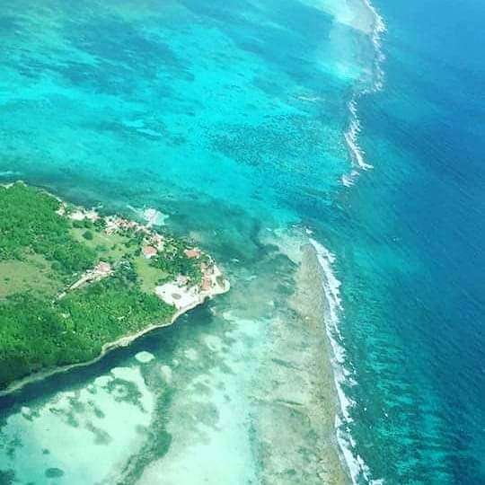 Roberto00436790's tweet photo. The Barrier Reef of Belize is 174 miles long and is rich with different species of corals and fishes, a divers paradise! #diving #barrierreef #snorkelling #fishing #corals #sunsetbelizevacations #whaleshark #belizetravelguide #aerialview #bookyourstaywithus #divebelize πββοΈπββοΈπββοΈβοΈ https://t.co/sVZgdEQmV5