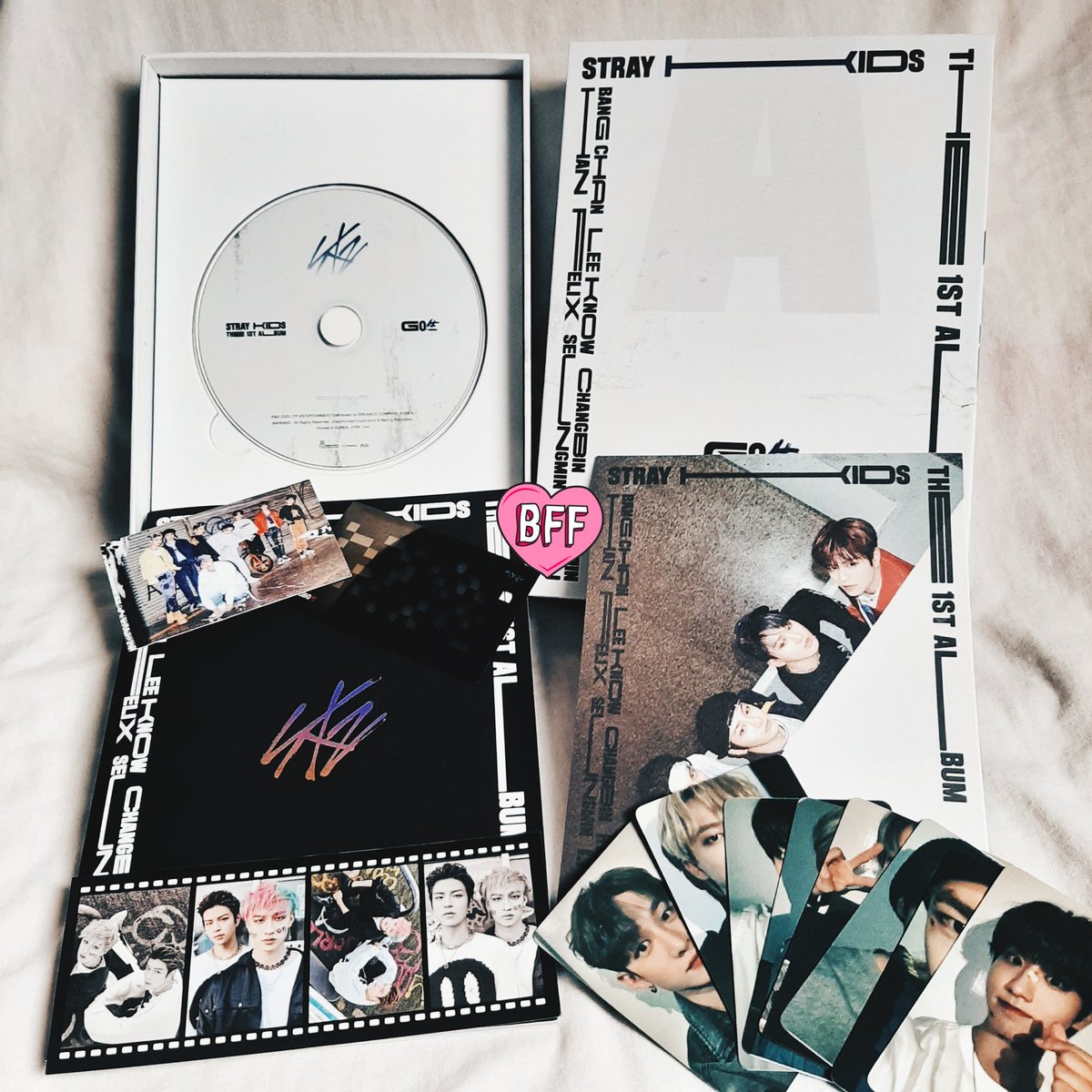 GO LIVE ALBUM GIVEAWAY (BLUE VER.)
🇵🇭PH ONLY

《—1 WINNER—》

♡ LIKE&amp;RT
♡ FOLLOW ME
♡ REPLY "#.StrayKidsWorldDomination + @.Stray_Kids + mention 3 moots" 
—> 3 entries per account only ^^

Winner will be announced on Dec. 30~ 
Goodluck!! 🥳