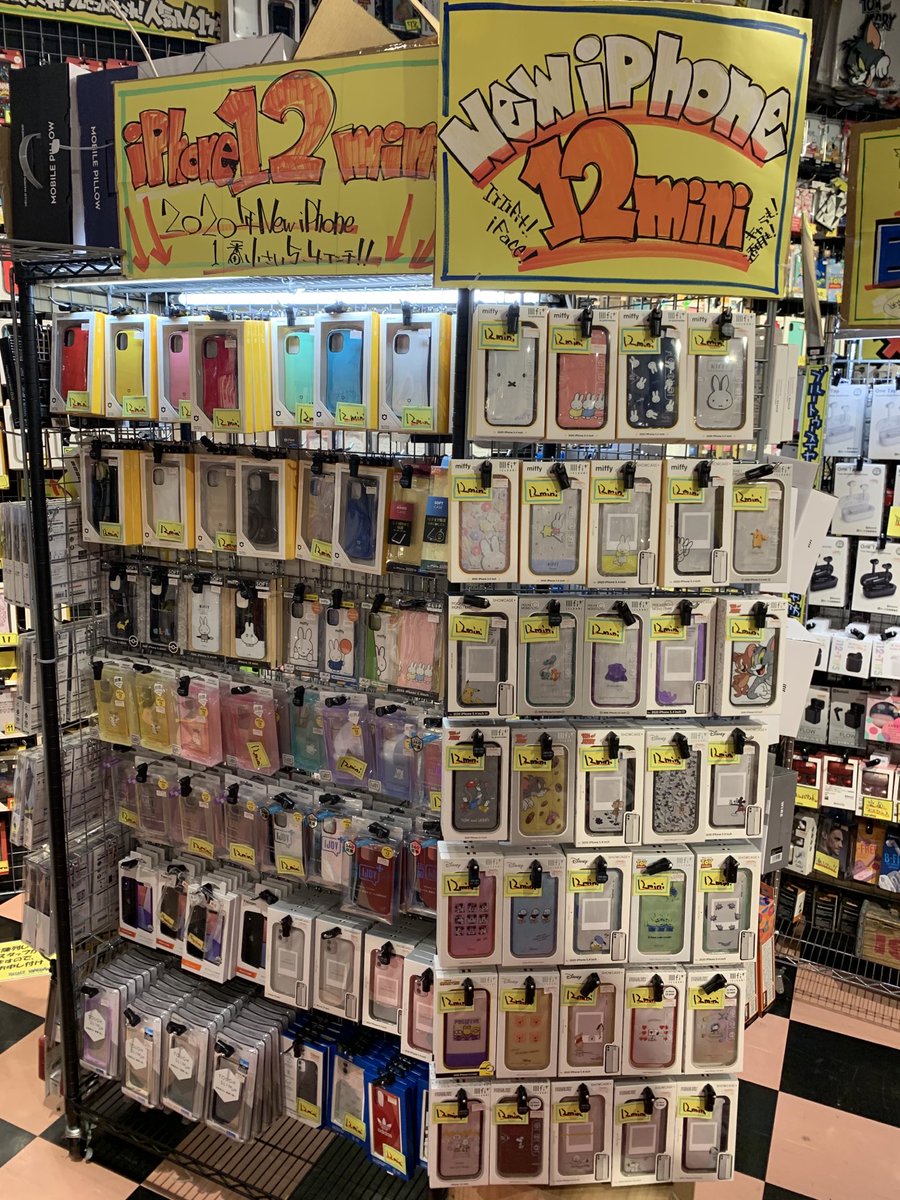 ヴィレッジヴァンガード長崎ココウォーク店 Iphoneユーザー必見 新機種対応iphoneケースいっぱいあります 人気のクリアケースも今だけありますよ ヴィレヴァン ココウォーク
