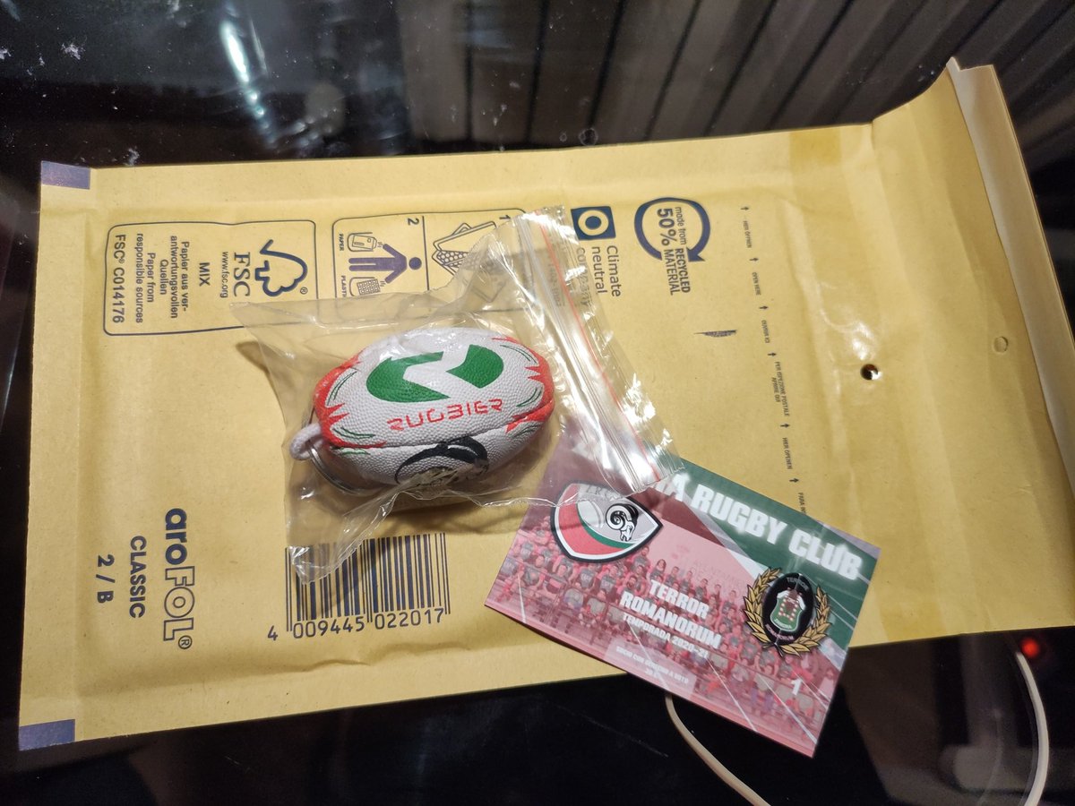 Buga_Carlos's tweet photo. Carnets de socio del @Zamora_Rugby  y llaveros obsequio empiezan a salir destino a sus dueños. Gracias por el apoyo desde lo más profundo de nuestro oval, perdón, quería escribir corazón, pero es que para nosotros es lo mismo. https://t.co/bmhXTwKN1N