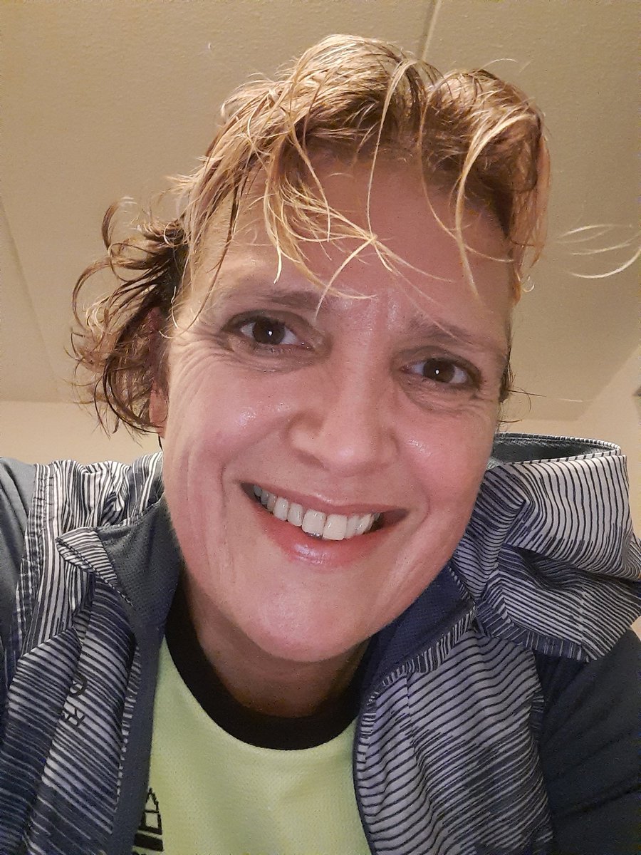 vaneun's tweet photo. Het grootste voordeel van hardlopen als je sport? Dat kan en mag altijd en overal. Het grootste nadeel? Dat er nu ineens weer extreem veel lopers zijn op mn normaal vrij lege rondje. Lopers die echt beter eerst een goede beginnerscursus met een echte #hardlooptrainer kunnen doen https://t.co/CJQGdEWxKw