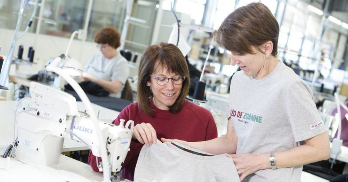 👕 Nos équipes de @Léo de Roanne à Riorges sont en pleine création !!
Des t-shirts, sweats et totebags à offrir à vos salariés, clients, partenaires, collaborateurs, etc.

✅ Personnalisables
✅ Fabriqués en France
✅ Solidaires

Et bientôt des nouveautés !
