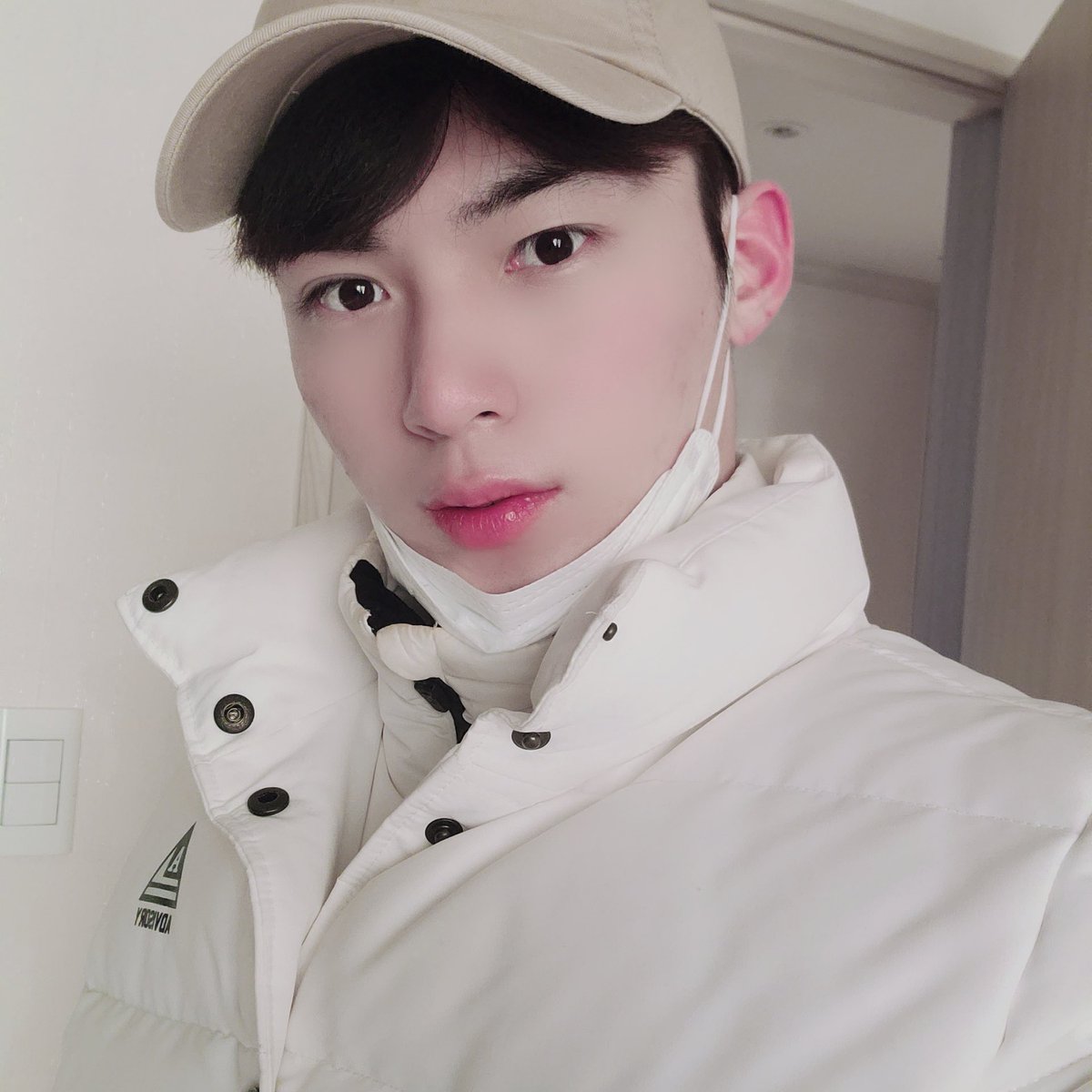 7OC_official's tweet image. [#한겸]

추워요 너무 추워요

감기조심하세요♡

#세븐어클락 #송한겸 #로즈 #♡ #0,1