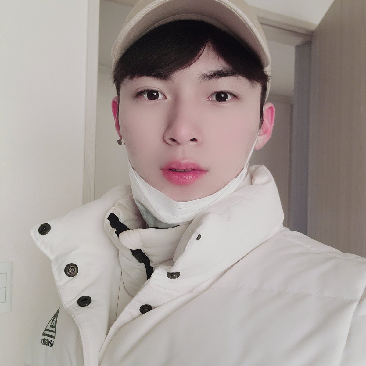 7OC_official's tweet image. [#한겸]

추워요 너무 추워요

감기조심하세요♡

#세븐어클락 #송한겸 #로즈 #♡ #0,1