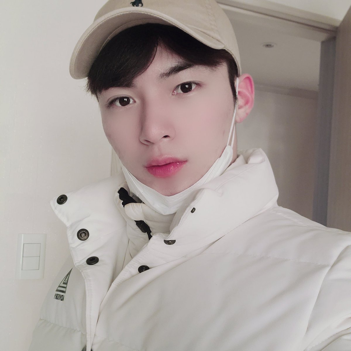 7OC_official's tweet image. [#한겸]

추워요 너무 추워요

감기조심하세요♡

#세븐어클락 #송한겸 #로즈 #♡ #0,1