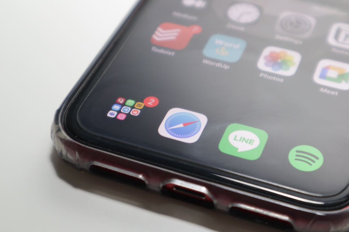 Selain 8 aplikasi di bawah widget, aplikasi lain yang cukup sering aku gunakan akan aku satukan dalam satu folder yang aku letakkan di dock.