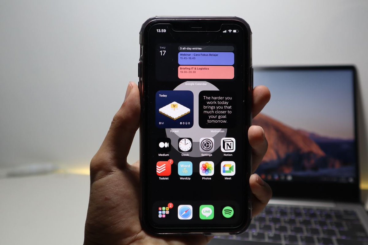 1. HomescreenLetakkan aplikasi dan widget yang paling sering kamu gunakan. Tujuannya adalah untuk mengurangi distraksi dari aplikasi lain dan membuatmu fokus langsung ke aplikasi yang ingin kamu gunakan.