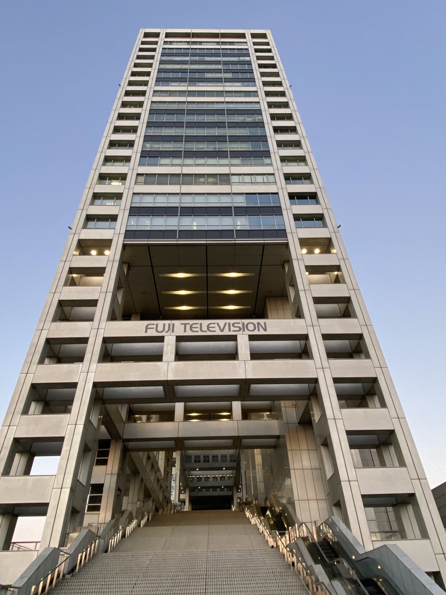 ykFTm4P6wXNr1y3's tweet image. 夕方お散歩❣️
着いたのは、👀8目玉テレビなう
#FNS歌謡祭2020
#FNS歌謡祭第2夜 
#ハラミちゃん
#GACKTさん
素敵な時間をありがとう🥰