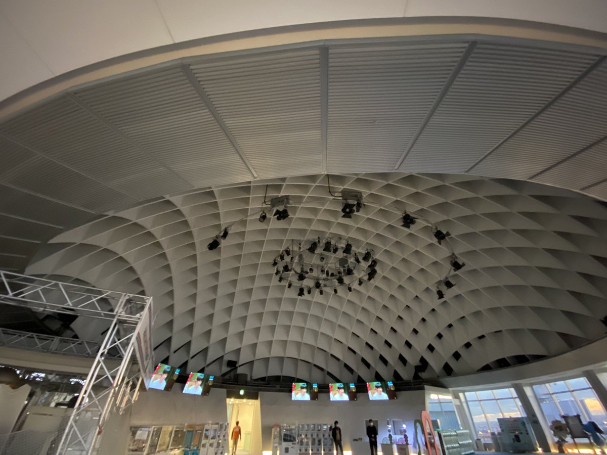 ykFTm4P6wXNr1y3's tweet image. 夕方お散歩❣️
着いたのは、👀8目玉テレビなう
#FNS歌謡祭2020
#FNS歌謡祭第2夜 
#ハラミちゃん
#GACKTさん
素敵な時間をありがとう🥰