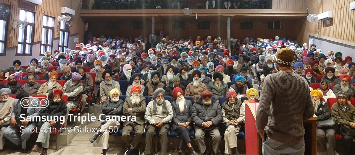 SMachki's tweet photo. ਡੋਲ੍ਹਿਓ ਨਾ ਡੱਟੇ ਰਹਿਓ ਅਸੀ ਵੀ ਥੋਡੇ ਨਾਲ ਹਾ ਖੜ੍ਹੇ 
ਪੰਜਾਬ ਪੈਨਸ਼ਨਰ ਯੂਨੀਅਨ ਏਟਕ ਦੇ ਮੋਗਾ ਕਨਵੈਨਸ਼ਨ ਦਾ ਸੁਨੇਹਾ #ਕਿਸਾਨਮਜ਼ਦੂਰਏਕਤਾਜ਼ਿੰਦਾਬਾਦ #tractor2ਟਵਿਟਰ 
#Tractor2Twitter 
#FarmerProtest2020 
$takebackefarmerlaws https://t.co/A3UccuOoBI