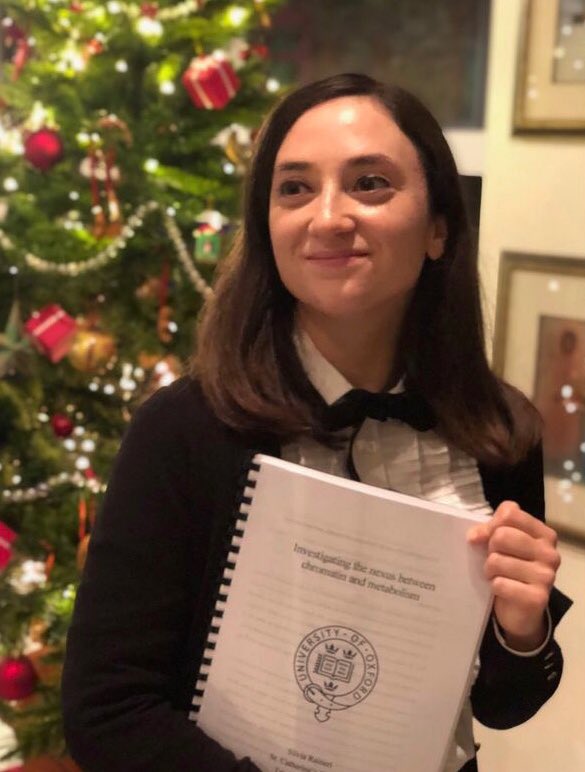 SilviaRaineri's tweet photo. 👩🏻‍🔬 Unusual times call for unusual celebrations, so here I am raising a(nother) virtual glass after successfully defending my PhD! 💫🥂 https://t.co/1Ry54rGijd