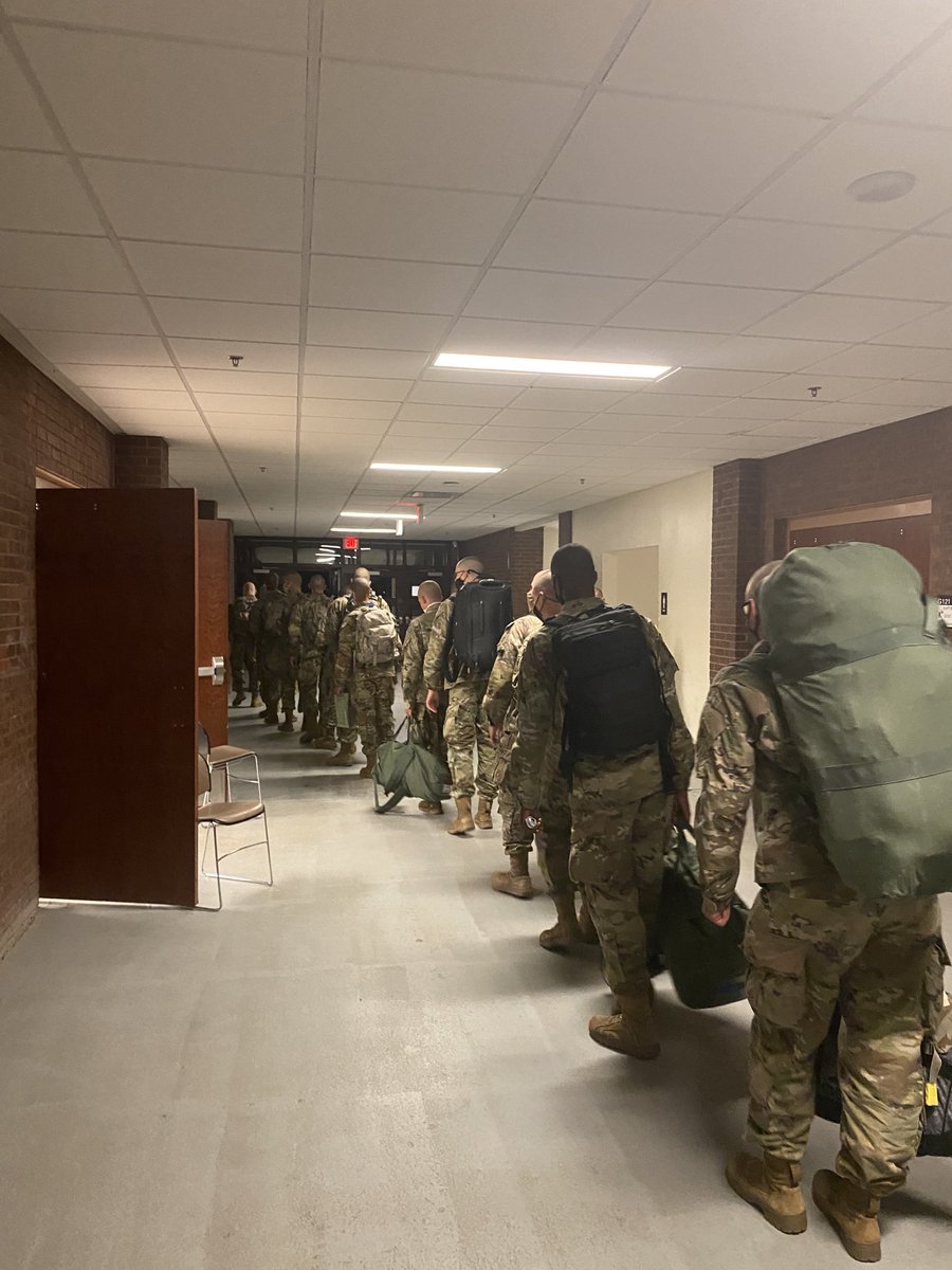 Tony_Massari1's tweet photo. Holiday block leave operations have been in full swing for the last few hours across ⁦@197SLEDGEHAMMER⁩ and ⁦@198thOSUT⁩ on Sand Hill. Enjoy the break and come back ready to get after it! #lethalatbenning #nosleeptillbenning https://t.co/QmE9K1uQ8J