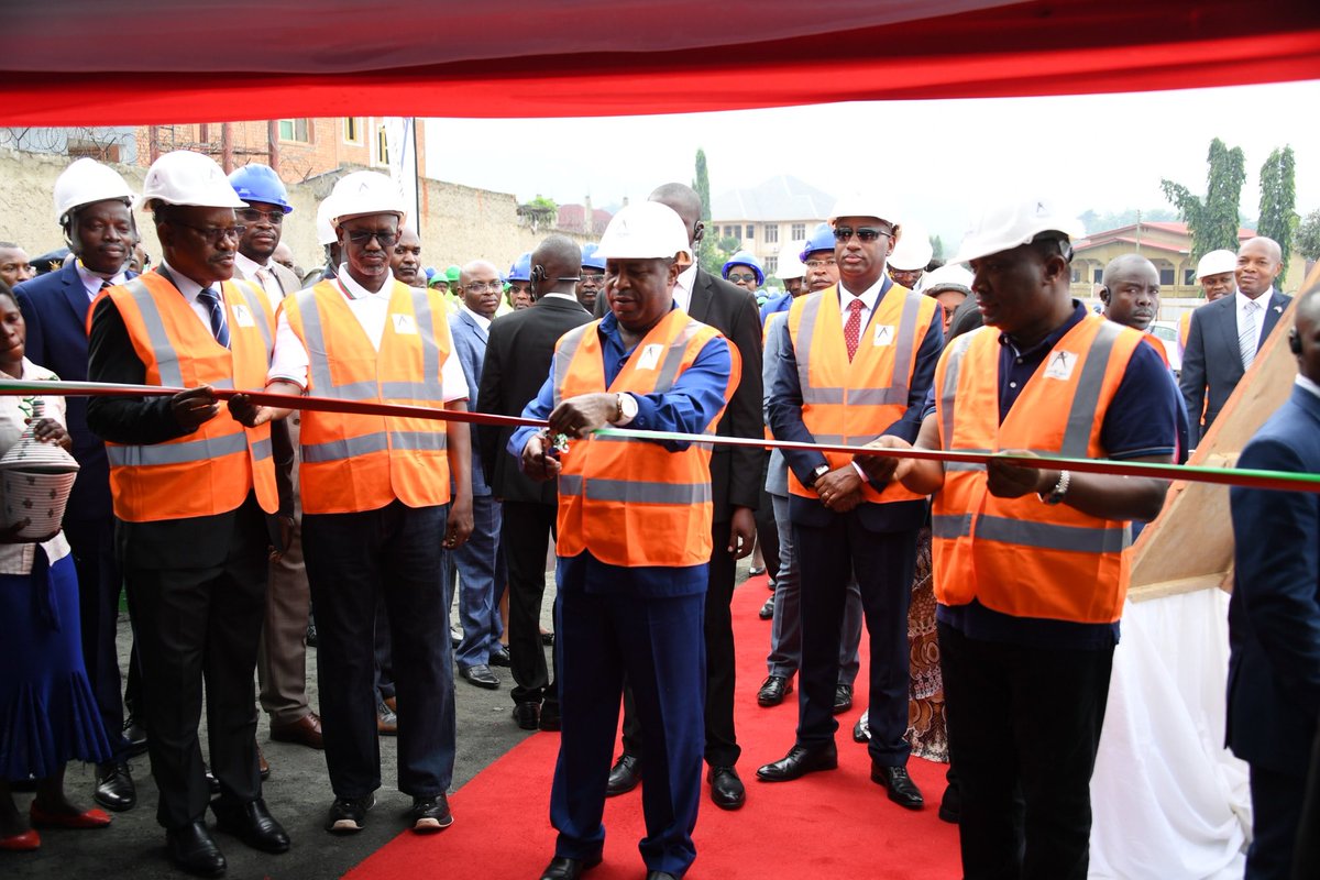 NtareHouse's tweet photo. #Burundi: Le Chef de l’Etat S.E @GeneralNeva vient de procéder à la pose de la première pierre sur le chantier du futur siège de l’Office Burundais des Recettes (@OBR_BI). La construction de cet immeuble, situé en @MairieBujumbura, est financée par l’Etat et sera livré en 4 ans. https://t.co/BuLqPxeRrt