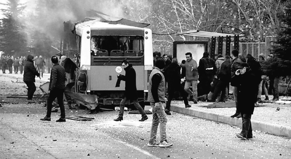 BozkurtCaps's tweet photo. Çelik bile sert değil, 
Gör ki düşman mert değil,
Ölürüz de dert değil,
Üzer kahpe pusular...

15 Mehmetçiğimizi rahmetle anıyoruz..

#17Aralık2016 https://t.co/bFoaVMfr3i