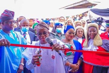 mrlurvy's tweet photo. Governor Oyetola @GboyegaOyetola commissioned the newly-constructed court rooms at the High Court premises in Osogbo.
This is part of events to mark the commencement of the 2021 Legal Year,
#OsunProgress #OsunOtun https://t.co/Jv1WjXExyO