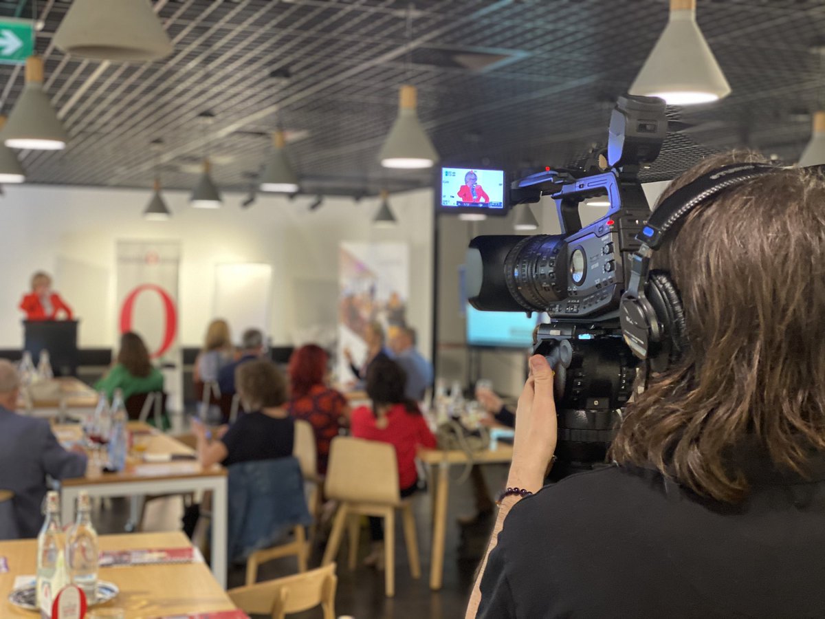 This evening we’re producing a hybrid event directing for @OvationsI for 200 online audience with an in person audience to mix in. 

#HybridEvent #VideoProducer